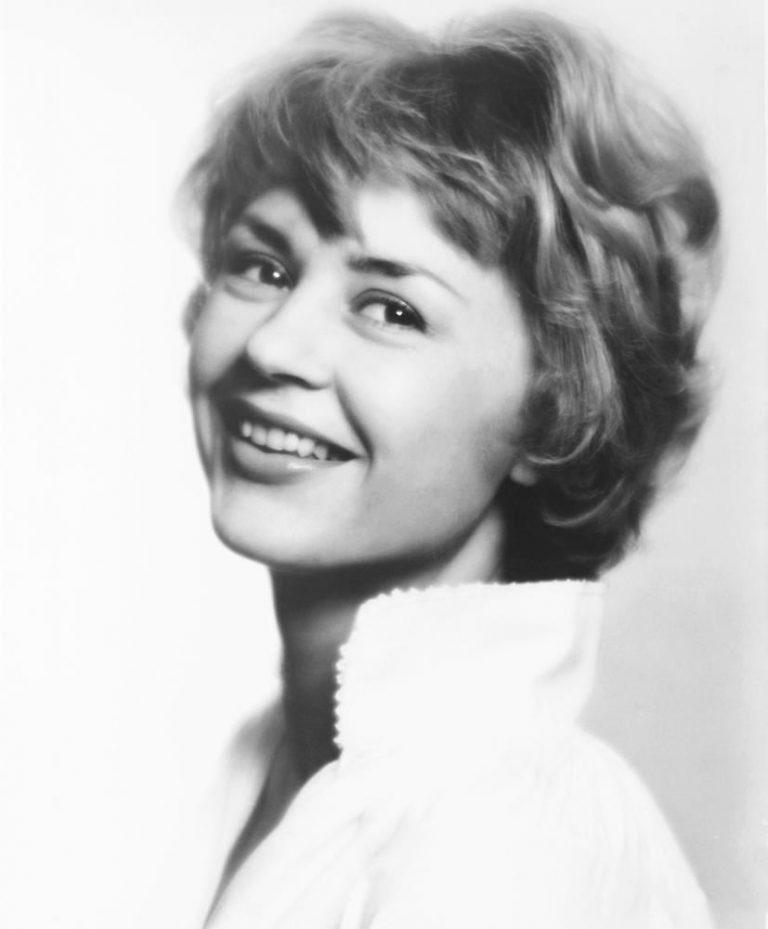 Harriet Andersson Ung